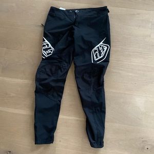Troy Lee Designs “Sprint” boys mountain bike  pants, size 28 -adjustable waist
